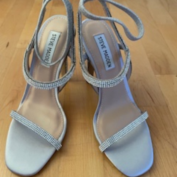 NWT and box SIZE 6 Steve Madden Heels - Picture 1 of 4